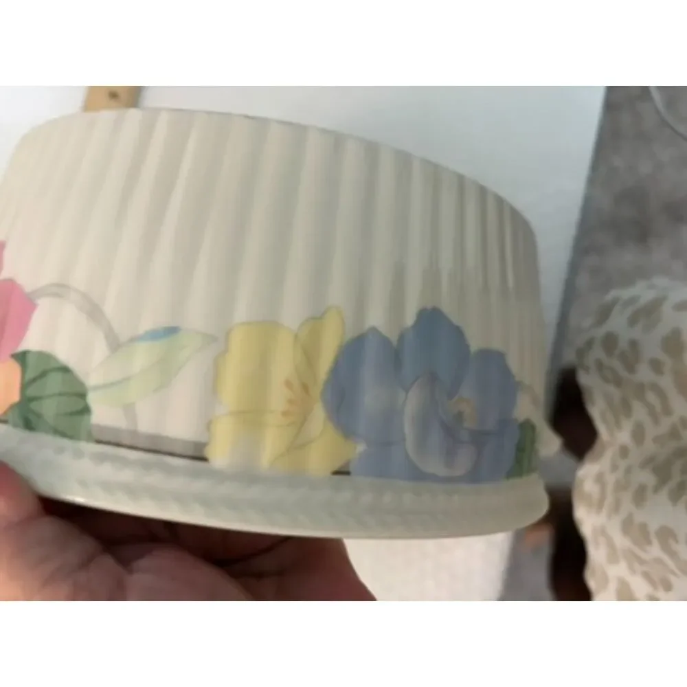 Vtg Mikasa 3 qrt covered casserole dish